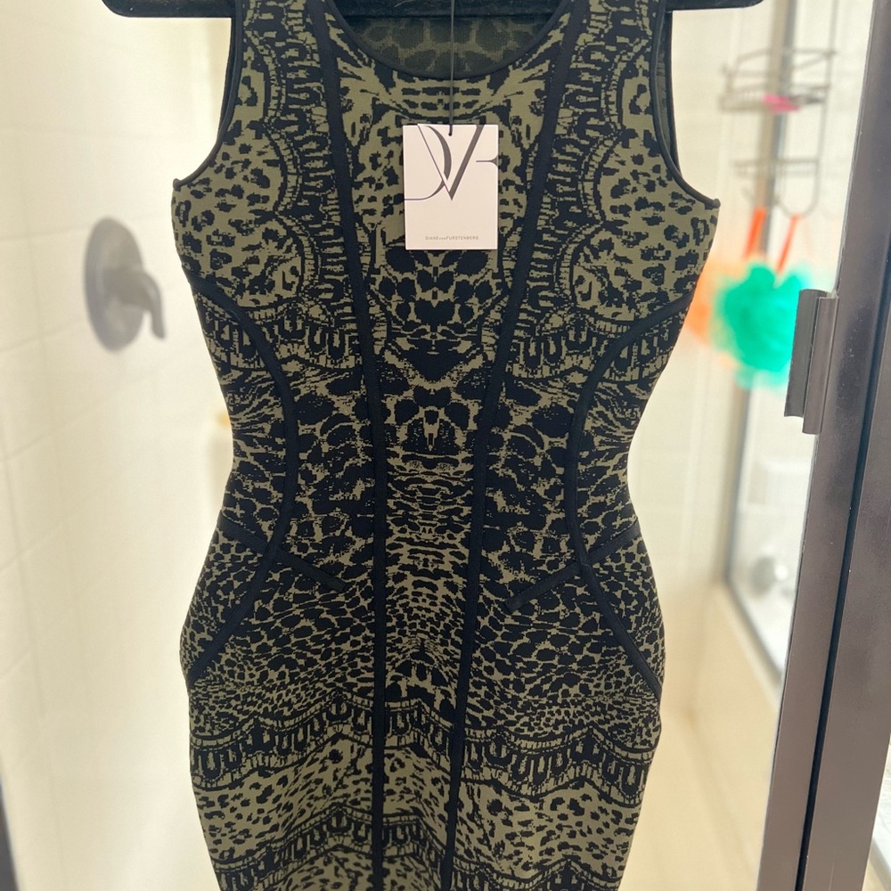 Size Small - image 4